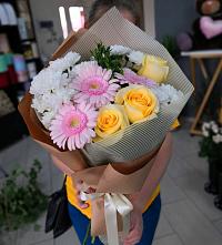 Букет цветов из:  Герберы, Розы и Хризантемы в Нелидово