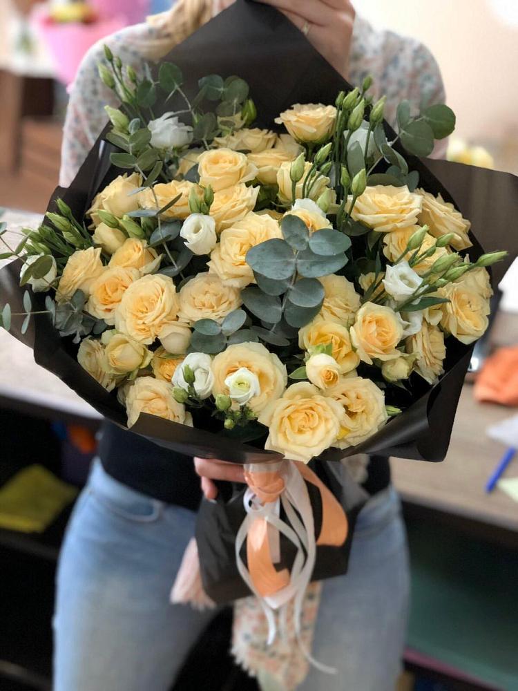 Букет цветов из: Розы и Лизиантусы в Нелидово