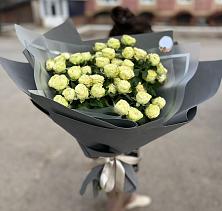 Букет Белые кустовые розы Солинеро в Нелидово