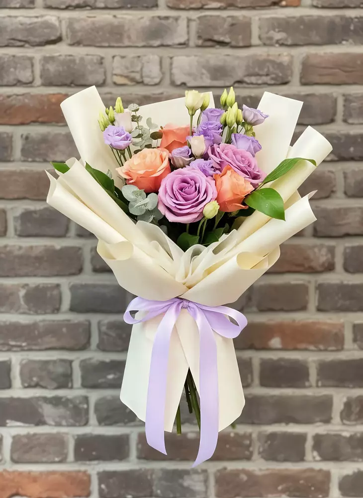 Букет цветов из: Лизиантусы и Розы в Нелидово