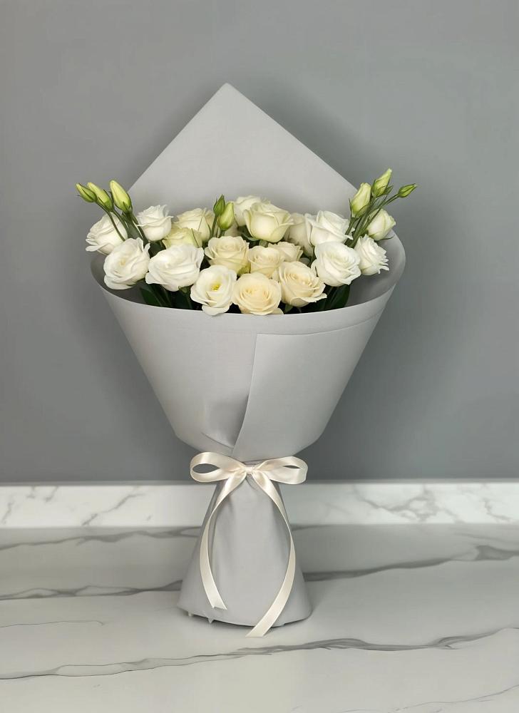 Букет цветов из: Розы и Лизиантусы в Нелидово