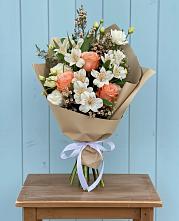 Букет цветов из:  Альстромерии, Лизиантусы, Розы и Хризантемы в Нелидово