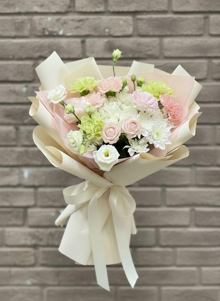 Букет цветов из: Гвоздики, Розы, Лизиантусы и Хризантемы в Нелидово