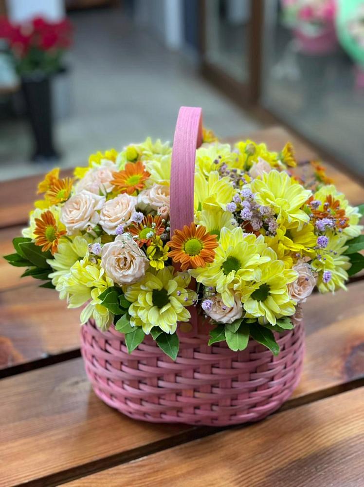 Цветочная композиция из Хризантемы и Розы в корзине в Нелидово