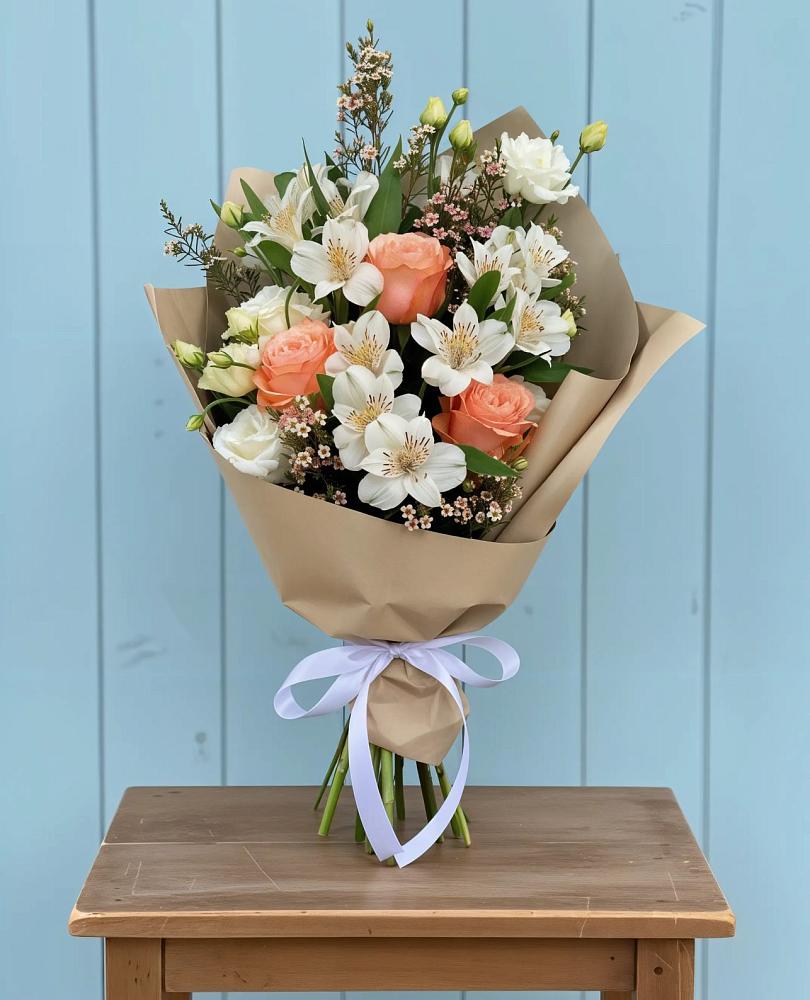 Букет цветов из: Альстромерии, Лизиантусы, Розы и Хризантемы в Нелидово