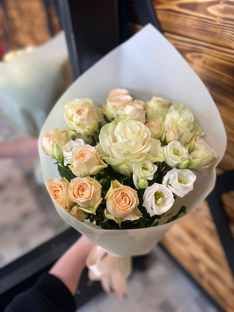 Букет цветов из: Розы и Лизиантусы в Нелидово