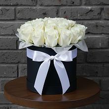 Цветочная композиция из Розы в шляпной коробке в Нелидово